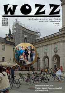Das Bild ist die Titelseite einer Wohnzeitung namens WOZZ und zeigt eine Collage aus einem Foto auf einem öffentlichen Platz mit Fahrrädern und einer Fotografie von mehreren Personen in einer goldenen Kugel. Auf einer goldenen Kugel steht die Figur eines Mannes.